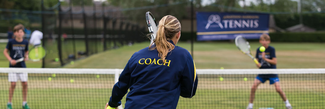 Allenamento di tennis con adolescenti a Oxford