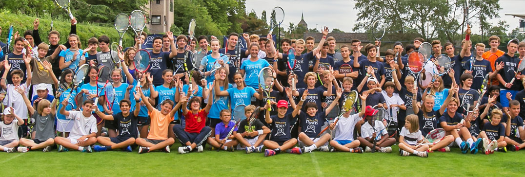 Giocatori al campo estivo di tennis e Inglese a Oxford