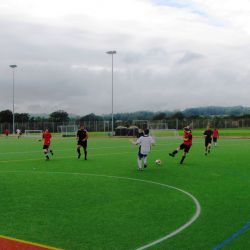 Calcio su campi in erba sintetica