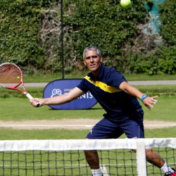 Allenatore che dimostra la volley